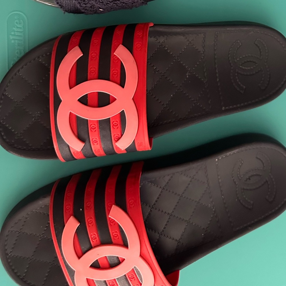 CHANEL Navy and Red Logo Slides